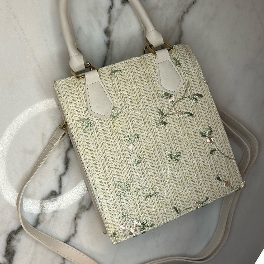 Flower Embroidered Purse 🌷